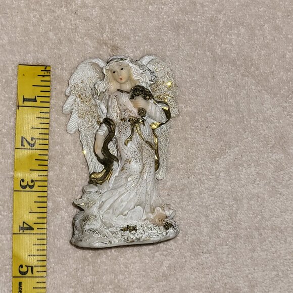 THREE CERAMIC ANGEL FIGURINES + 2 BONUS NATIVITY FIGURINES GUC SEE PICS - Picture 6 of 8